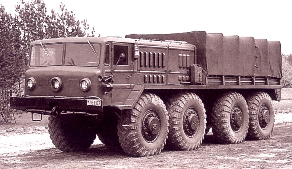 Усиленный тягач МАЗ-535А для буксировки 10-тонных артсистем. 1957 год (из архива СКБ-1 МАЗ)