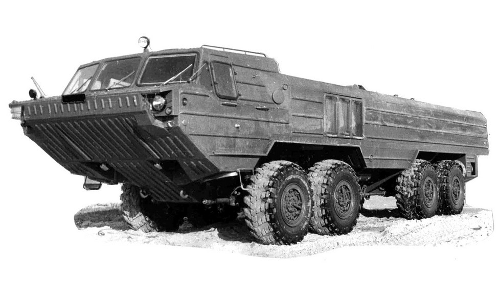 Второй вариант БАЗ-6944 с узкой водоотражающей панелью корпуса (из архива 21 НИИЦ)