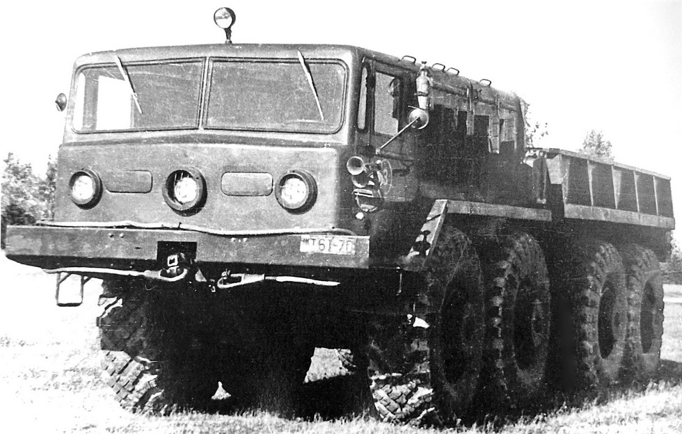 Прототип балластного тягача МАЗ-537А с лебедкой. 1958 год (из архива НИИЦ АТ)