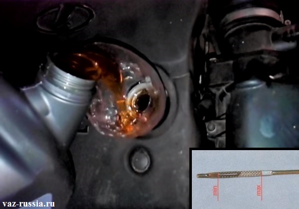 Заливание масла в двигатель автомобиля через заливное отверстие и проверка по щупу уровня масла